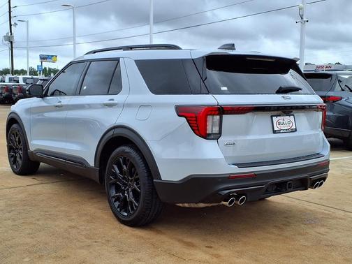 Space White Metallic 2025 Ford Explorer Platinum