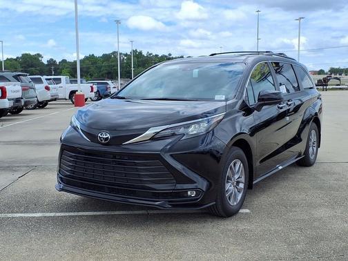 Black 2026 Toyota Sienna XLE