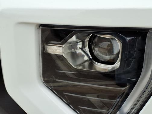Summit White 2024 GMC Canyon Elevation