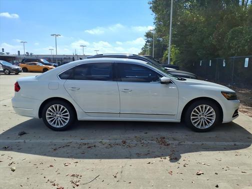 2016 Volkswagen Passat 1.8T SE