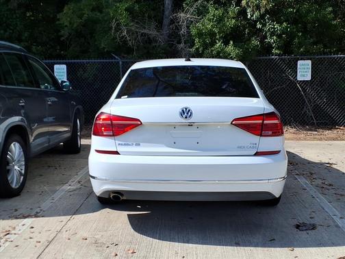 2016 Volkswagen Passat 1.8T SE