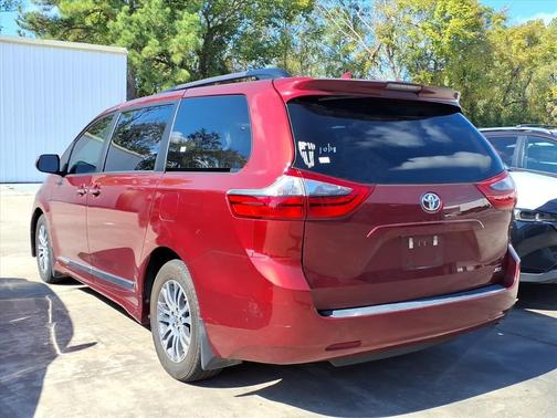 2020 Toyota Sienna XLE