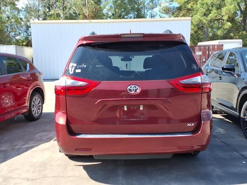 2020 Toyota Sienna XLE