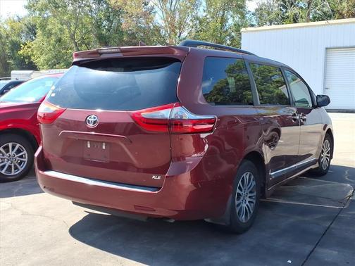 2020 Toyota Sienna XLE