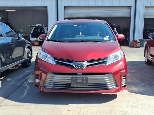 2020 Toyota Sienna XLE