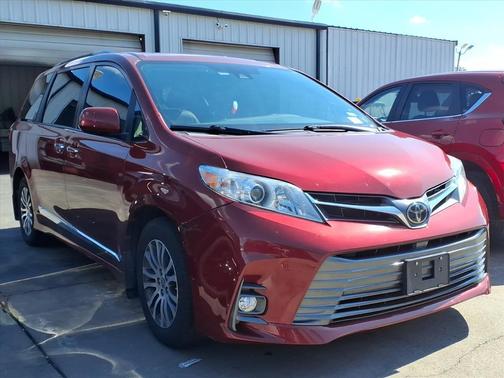 2020 Toyota Sienna XLE