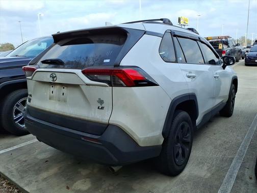 2020 Toyota RAV4 LE