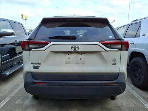 2020 Toyota RAV4 LE