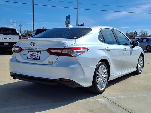 2019 Toyota Camry Hybrid XLE