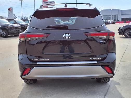 2026 Toyota Highlander Hybrid Platinum