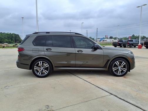 Manhattan Green Metallic 2024 BMW X7 M60i