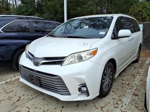 2020 Toyota Sienna XLE