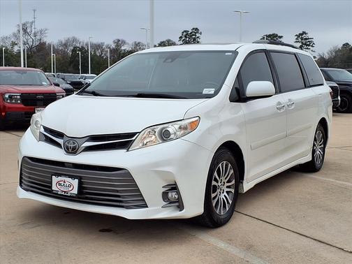 2020 Toyota Sienna XLE