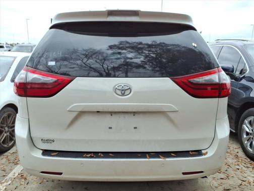 2020 Toyota Sienna XLE