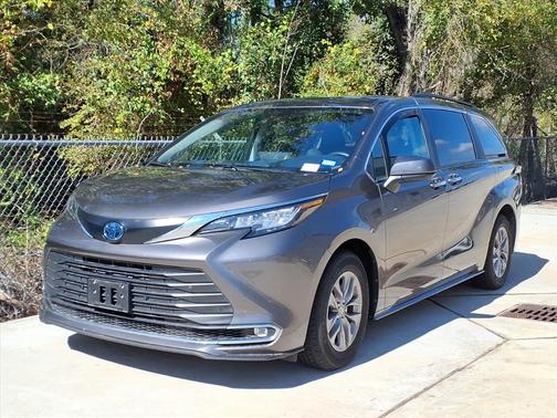 2023 Toyota Sienna XLE