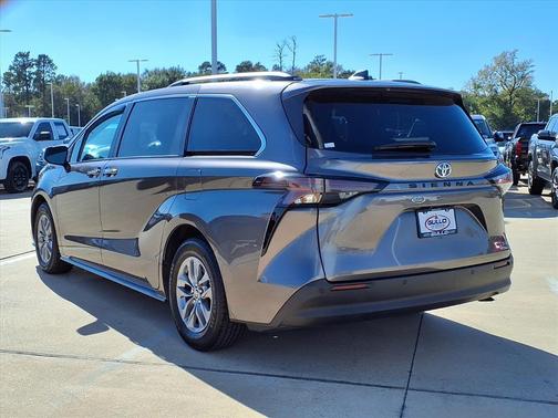 2023 Toyota Sienna XLE