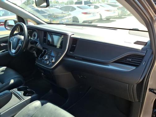 2015 Toyota Sienna SE