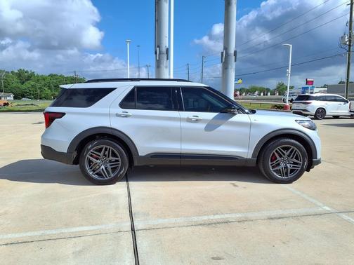 Space White Metallic 2026 Ford Explorer ST-Line