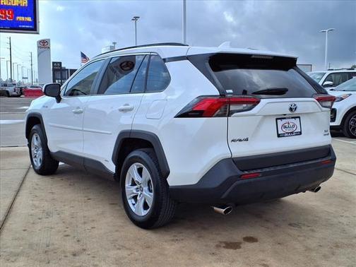 2021 Toyota RAV4 Hybrid XLE