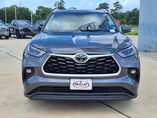 Magnetic Gray Metallic 2023 Toyota Highlander XLE