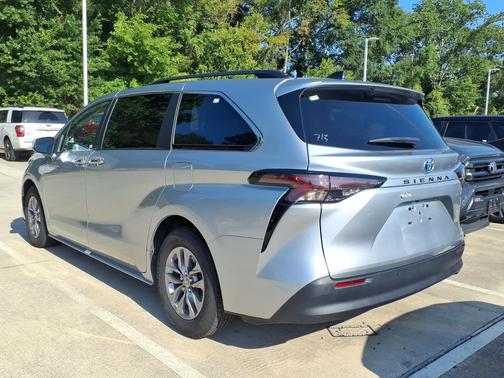 Celestial Silver Metallic 2023 Toyota Sienna XLE