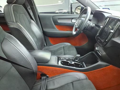 2019 Volvo XC40 T5 R-Design