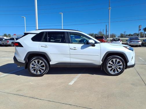 2023 Toyota RAV4 XLE Premium