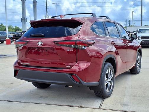 Red 2026 Toyota Highlander Hybrid XLE