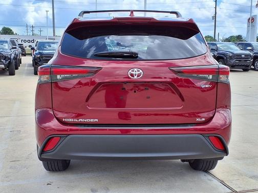 Red 2026 Toyota Highlander Hybrid XLE