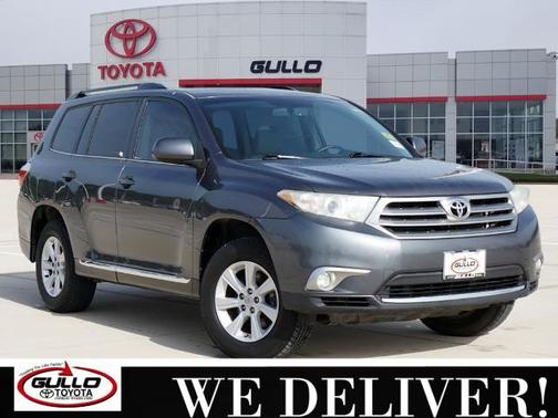 Magnetic Gray Metallic 2013 Toyota Highlander SE