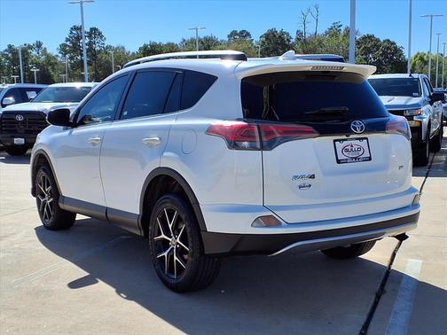 2017 Toyota RAV4 SE