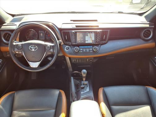 2017 Toyota RAV4 SE