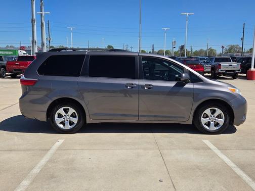 2015 Toyota Sienna LE