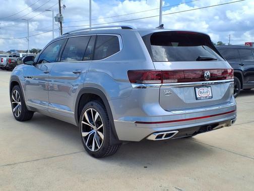 Silver Mist Metallic 2024 Volkswagen Atlas 2.0T SEL Premium R-Line 4MOTION