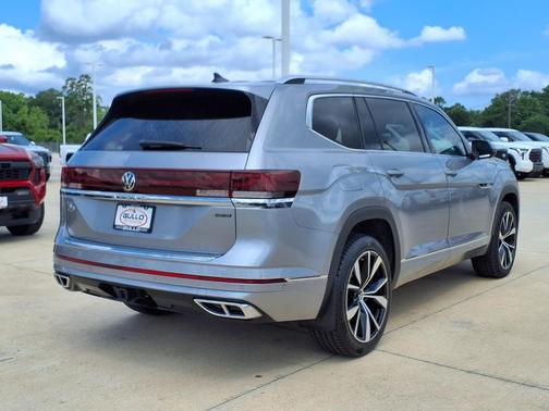 Silver Mist Metallic 2024 Volkswagen Atlas 2.0T SEL Premium R-Line 4MOTION