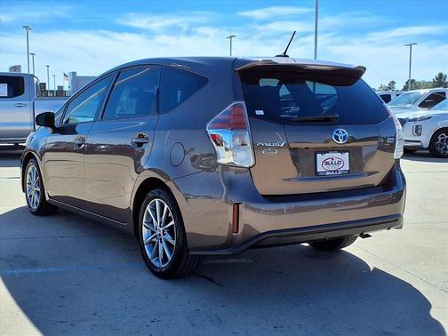 2017 Toyota Prius v Five