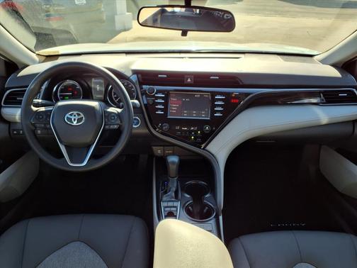 2019 Toyota Camry Hybrid LE