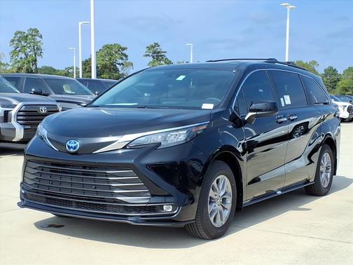2025 Toyota Sienna XLE