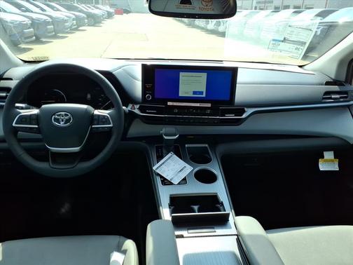 2025 Toyota Sienna XLE