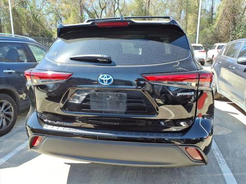 2023 Toyota Highlander Hybrid XLE
