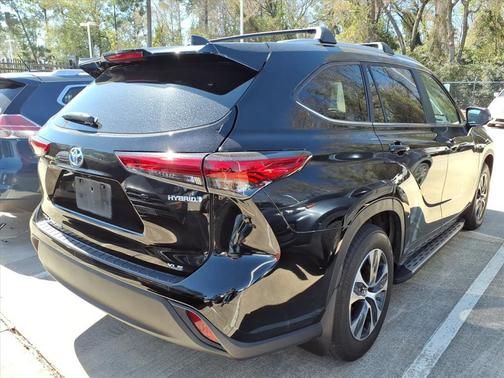 2023 Toyota Highlander Hybrid XLE