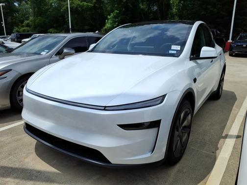 Pearl White Multi-Coat 2026 Tesla Model Y Premium