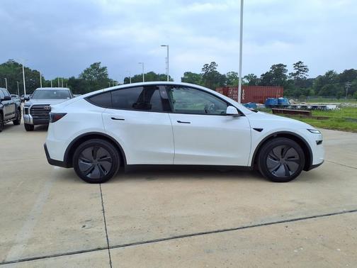 Pearl White Multi-Coat 2026 Tesla Model Y Premium