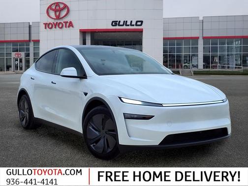Pearl White Multi-Coat 2026 Tesla Model Y Premium