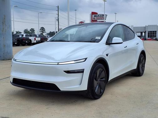 Pearl White Multi-Coat 2026 Tesla Model Y Premium