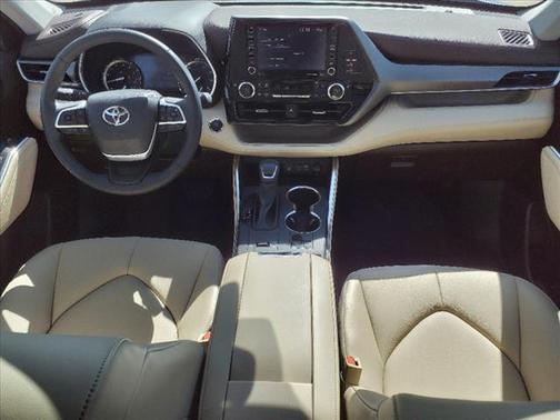 Moon Dust 2022 Toyota Highlander XLE