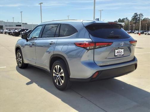 Moon Dust 2022 Toyota Highlander XLE