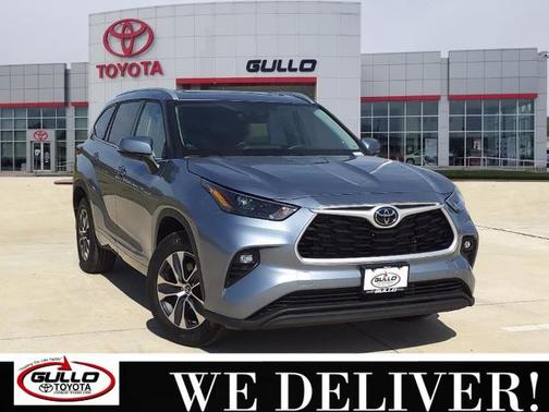 Moon Dust 2022 Toyota Highlander XLE