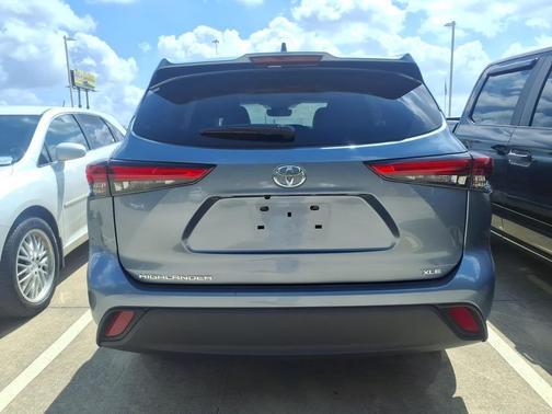 Moon Dust 2022 Toyota Highlander XLE