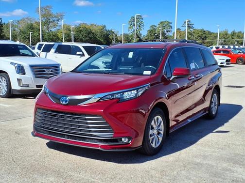 2025 Toyota Sienna XLE